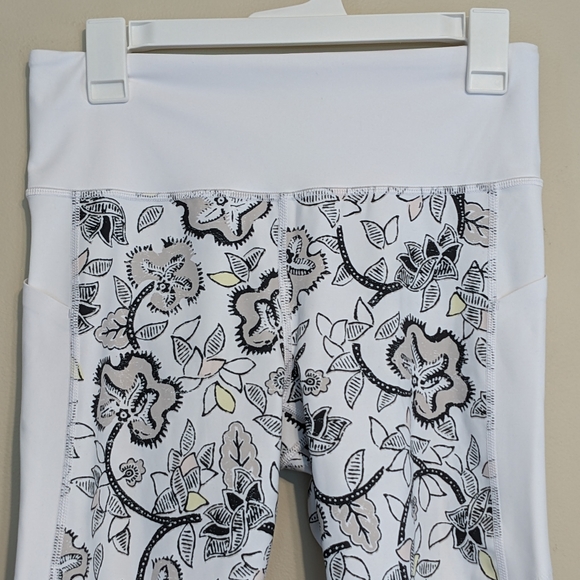 Athleta Affirmation 7/8 Floral Leggings in White Size Medium - Picture 6 of 12